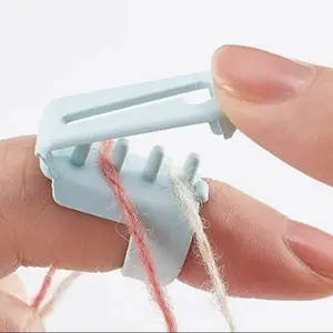 Yarn Guide Finger Holder, 2 CountsKnitting Thimble Tool, Plastic YarnGuide, Separated Yarns Tools for Starter Crochet Knitting Crafts Accessories, Yarn Winder, Knitting Supplies, Yarn Ball Winder
