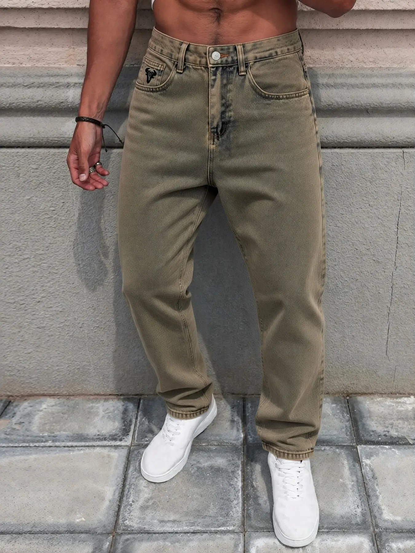 Men's straight-leg jeans, washed, distressed, Plain, with embroidered logo details. High-street casual denim pants with a comfortable regular fit. Suitable for daily casual wear, urban street style. A must-have trendy men's pants