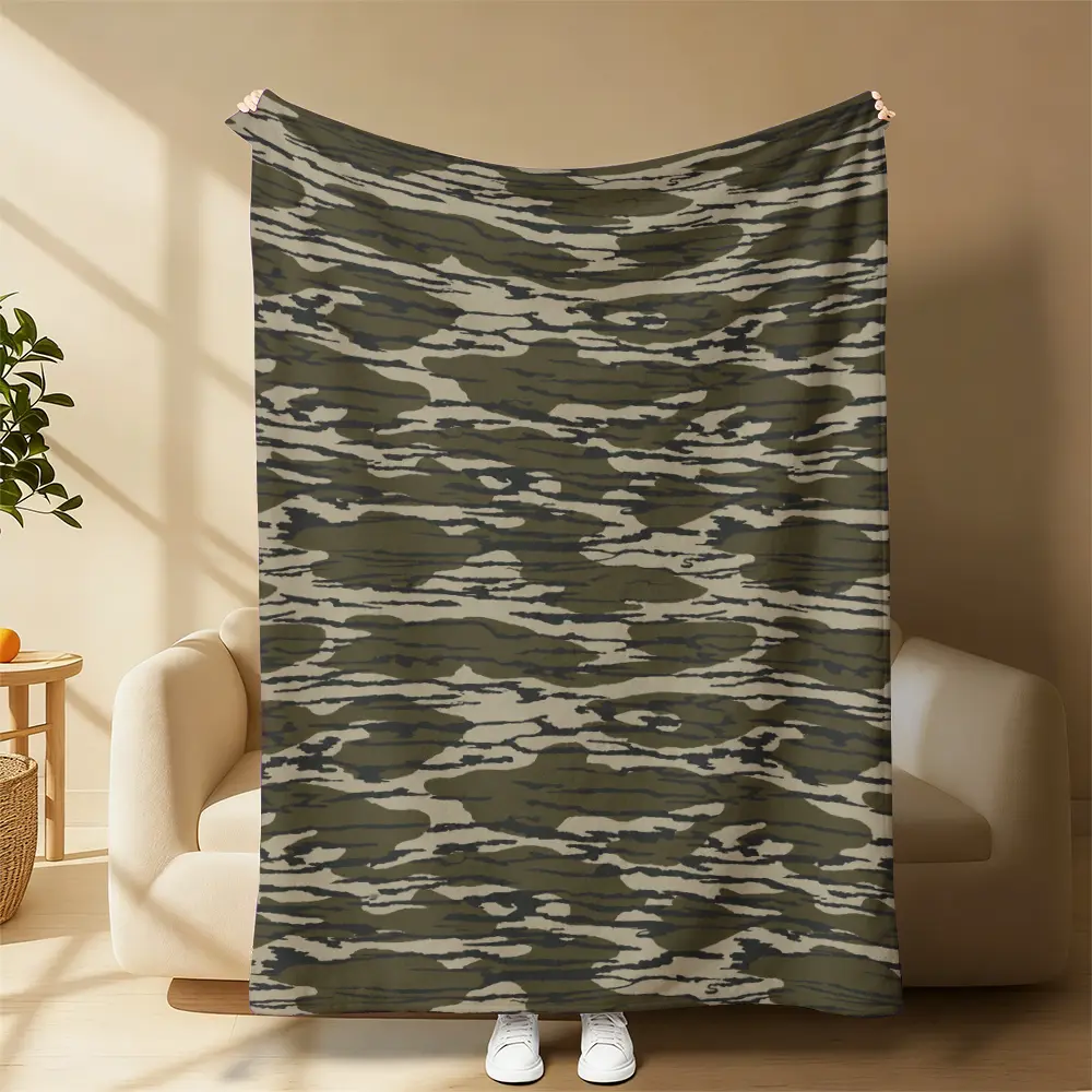 Camouflage Flannel Throw Blanket, Realtree Camo Hunting Cozy Blanket, Ultra-Soft Warm Blanket for All Seasons, Ideal Gift for Men, Hunters, Outdoorsmen, Birthdays, Father’s Day & Holidays