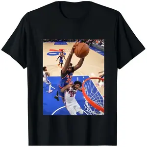 [Viral TikTok Shirt]Mitchell Robinson Dunks On Joel Embiid Graphic T-Shirt – Unisex New York Basketball Fan Tee, Cotton Game Day Streetwear Shirt for Men & Women