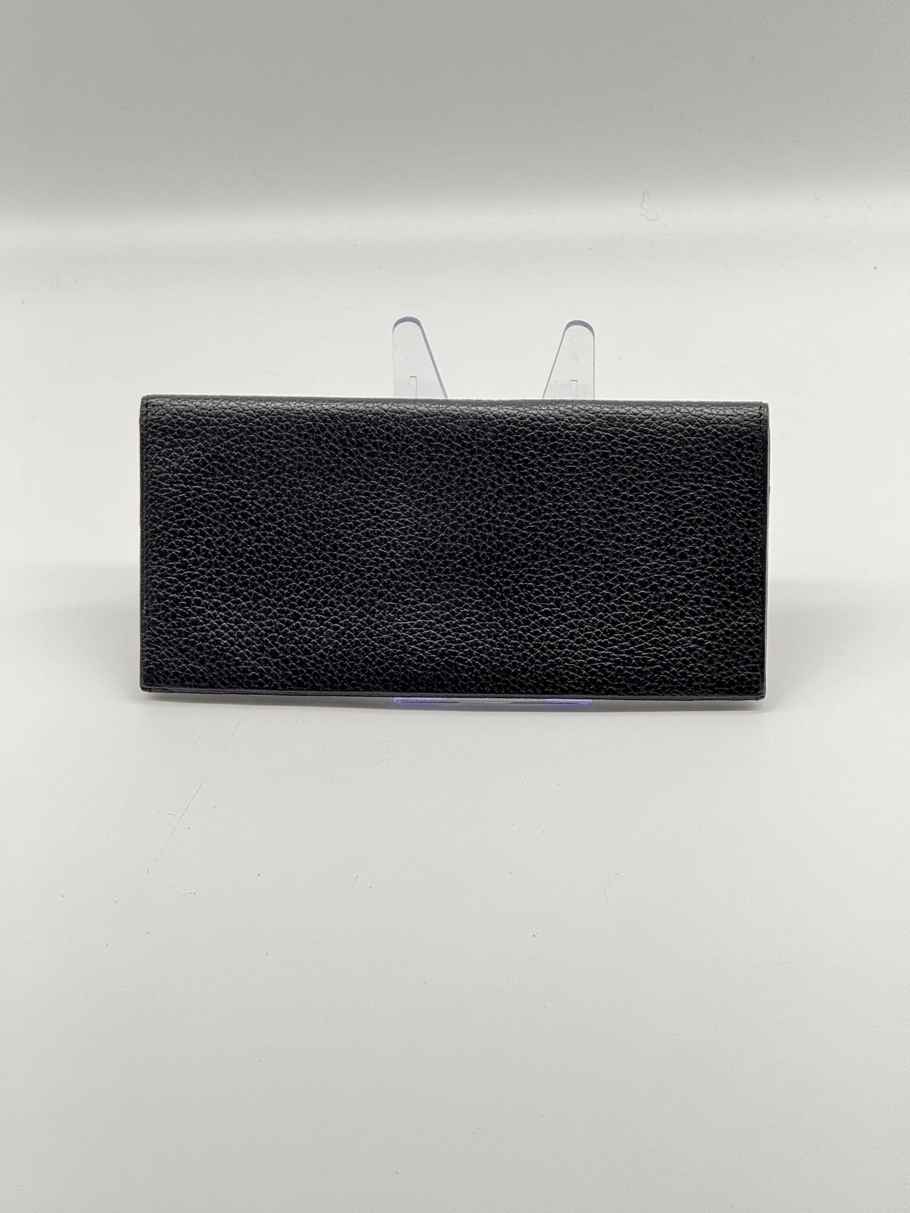 Pre-owned BURBERRY Leather Small Leather Goods Long Bifold Credit Card Wallet with Durability, Easy Access to Cards, Ideal for Everyday Use