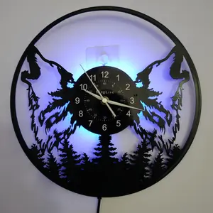 Two Wolves Theme Vinyl Wall Clock, Unique Home Decor, Stylish Timepiece, Perfect for Living Room or Bedroom, Durable Material