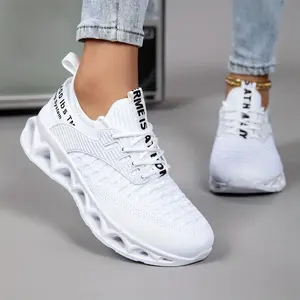 A pair of white mesh breathable sneakers, men's and women's couples' shoes, four-season models, suitable for daily leisure travel, walking shoes, running, playing badminton, tennis shoes, birthday gifts