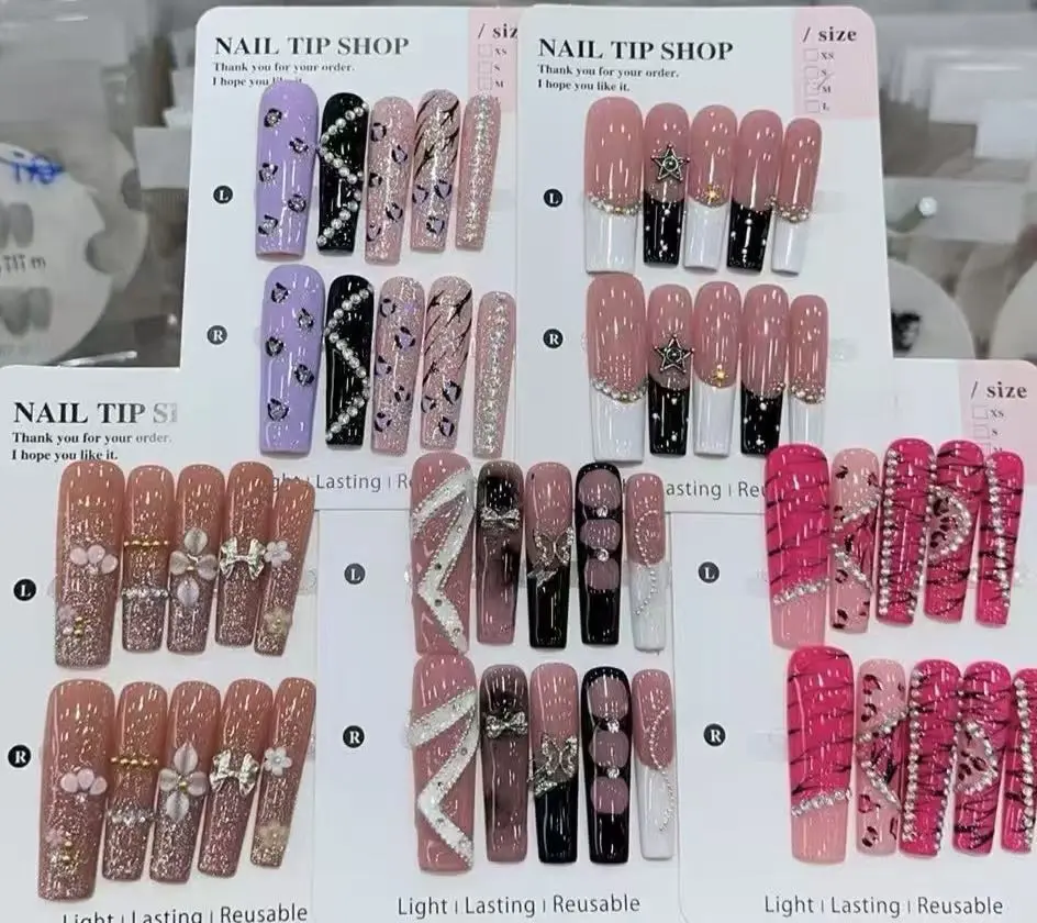 Una(10544)gc.40$ get 20 pairs of random super long nails. We have different styles.
