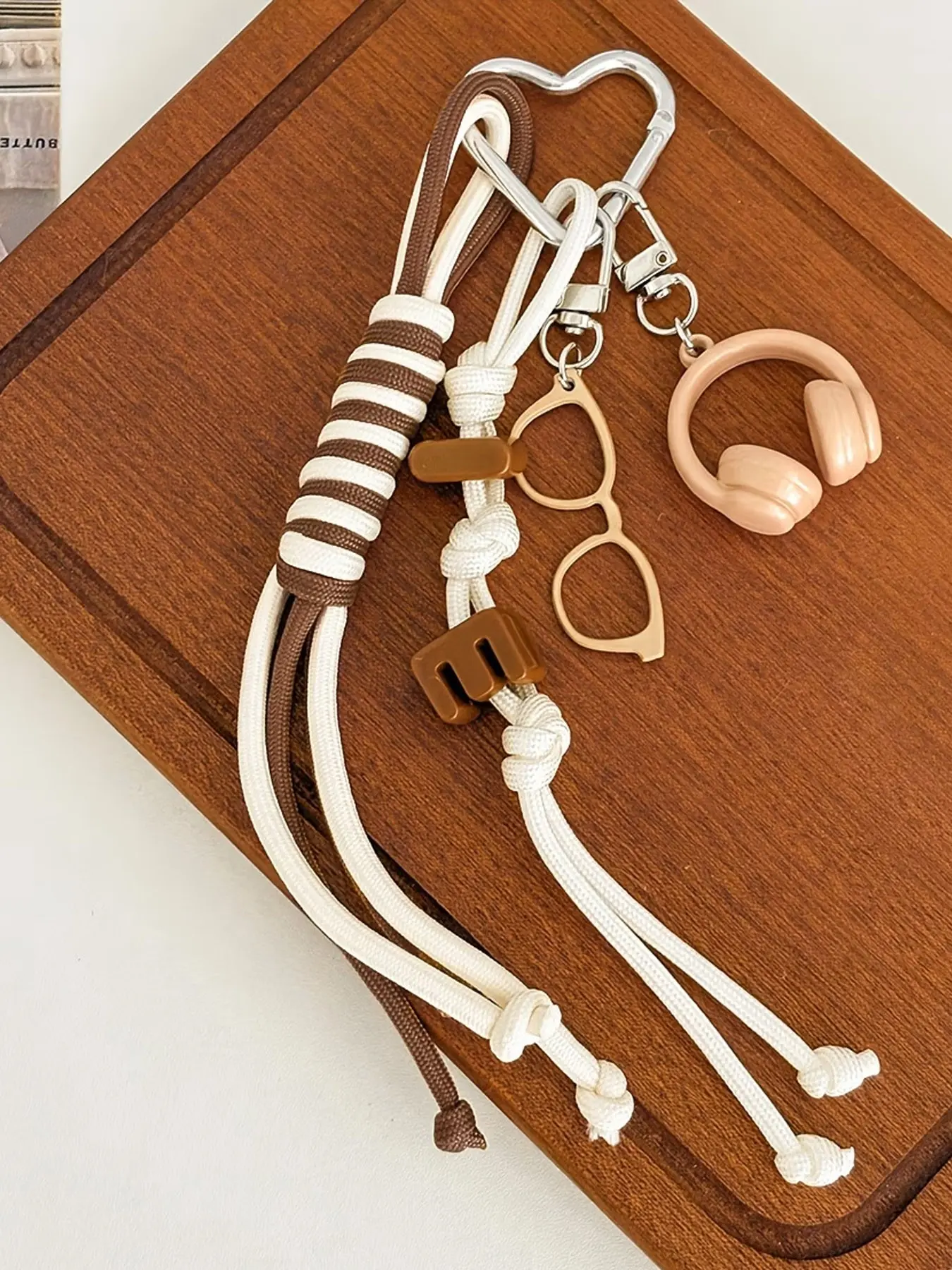 Retro Art Style Keychain - Khaki Earphone Keychain Pendant, Mini Earphone And Eye Pendant, Handmade Rope Bead New Versatile And Small Popular Couple's Retro Keychain Portable Pendant For Going Out|Bag Charm Decoration Pendant|Bag Charms Accessory.