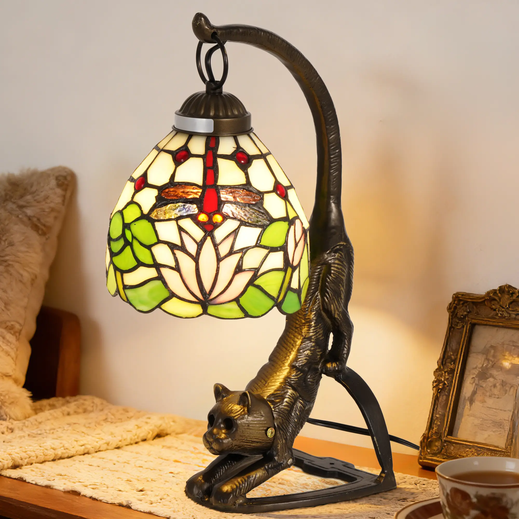 Tiffany-Style Cat Base Stained Glass Artistic Table Lamp - Dragonfly & Lotus Design Elegant Lighting, Vintage Accent Bedroom Dressing Table Decorative Atmosphere Lamp with Included Warm Light Bulb, Bedroom Lighting