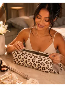 Floral Quilted Hair Straightener Travel Case Portable Heat Resistant Cosmetic Storage Bag Cute Makeup Organizer for Curling Iron Flat Iron Hair Accessories Vacation Essentials for Women Birthday Gift for Wife Girlfriend Mom Christmas Surprise
