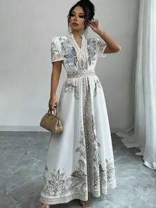 A fashionable Bohemian women's Boho paisley patterned waist cinching long dress with a vintage paisley pattern. The waist cinching design is suitable for commuting to work, shopping and outdoor activities, indoor and outdoor dressing, Womenswear