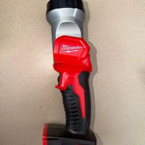 Milwaukee M18 18-Volt Lithium-Ion Cordless 100 Lumens LED Flashlight (Tool-Only)