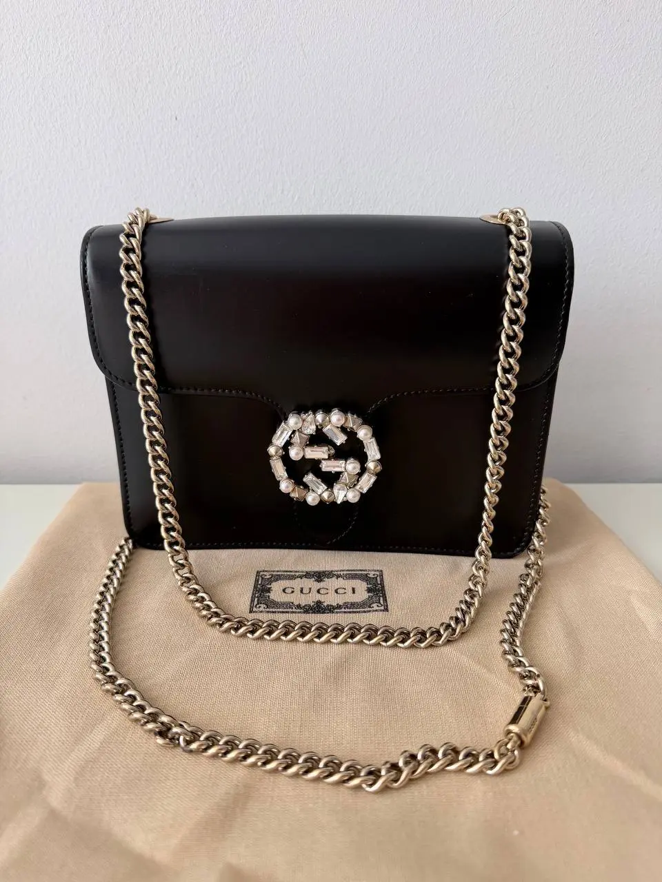 Pre-owned Leather Shoulder Bags Bolso Gucci Interlocking G en Piel Negra con Broche de Cristales y Perlas Edición de Lujo