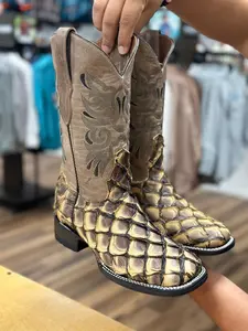 THE STAGE COACH BOOT CO. SQUARE TOE  BERGE TOOST