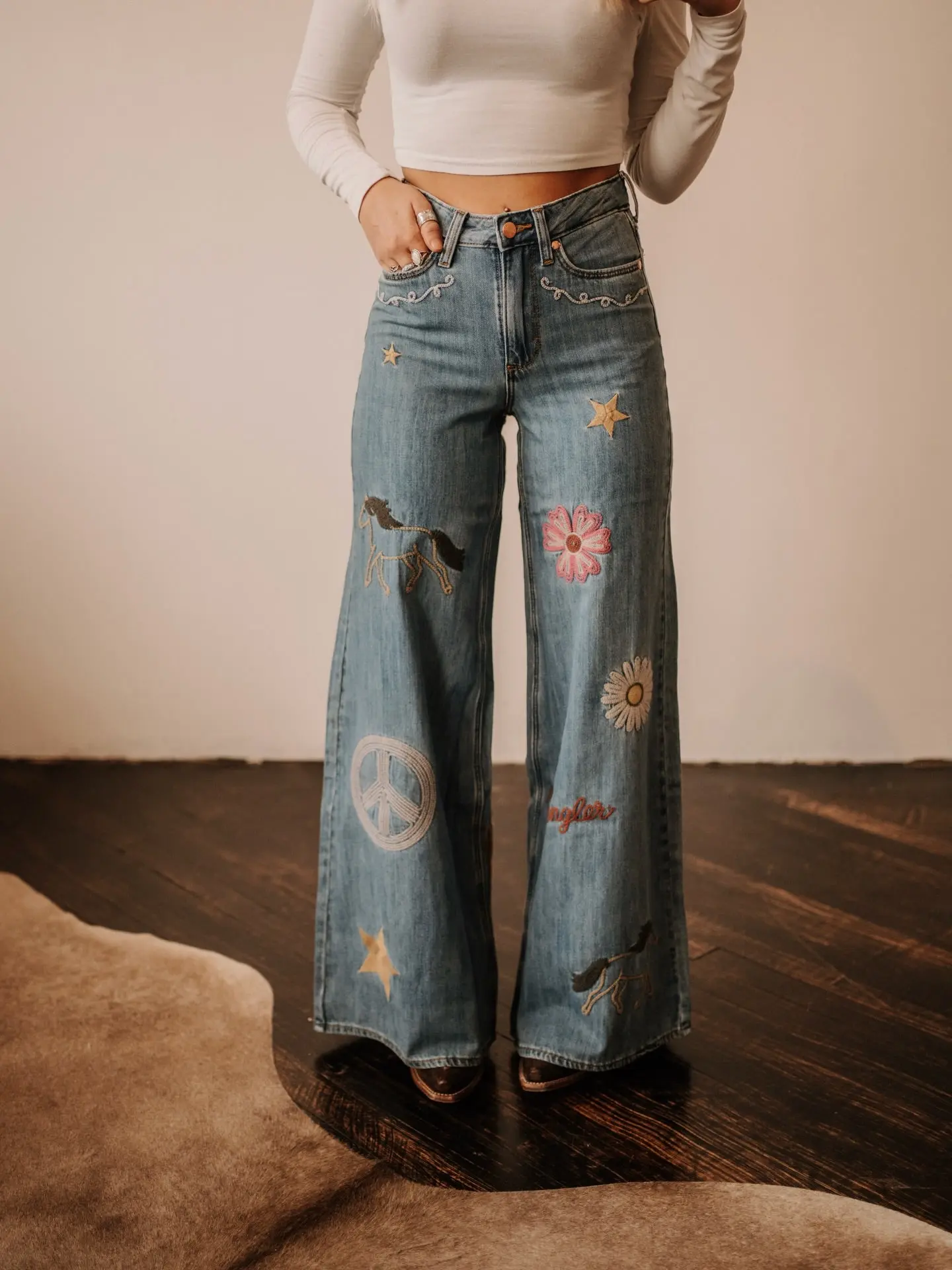 Wrangler Women's Lainey Cheeky Wide Leg Jeans in Non-Stretch 100% Cotton with Embroidered Pockets, Bottom, Embroidery, Embellished Jeans