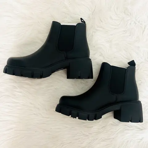Perfect Black Boots In Color Black