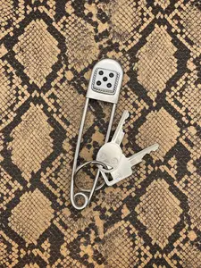 Zen-Jumbo Safety Pin Keychain with White Dice #5