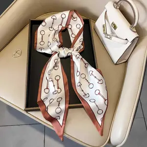 1pc Reversible Horse Chain Print Satin Scarf, Lightweight Square Hair Scarf for Women, Versatile Hair Accessories for Ponytail, Headband, Bag Charm, Belt, Neck Wrap