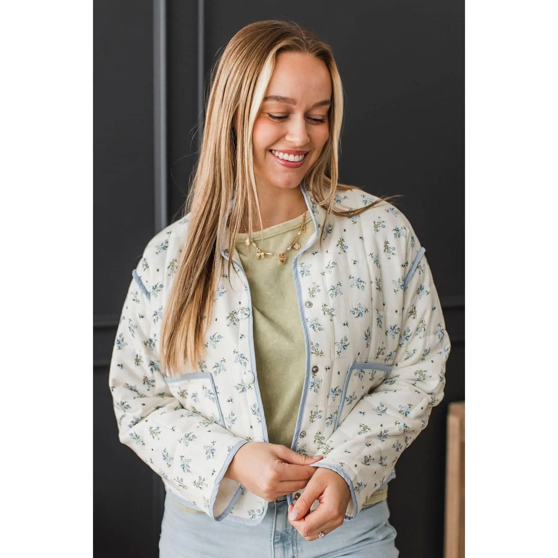 Women's Floral Print Quilted Jacket, Lightweight Rayon Fabric Puffer Coat with a Cropped Fit and Button-Up Front, Coats, Outerwear, Pockets, Polyester, Fitted, Casual