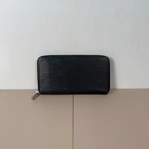 Pre-owned Louis Vuitton cowhide Small Leather Goods Epi Clutch qiqi2cj6908