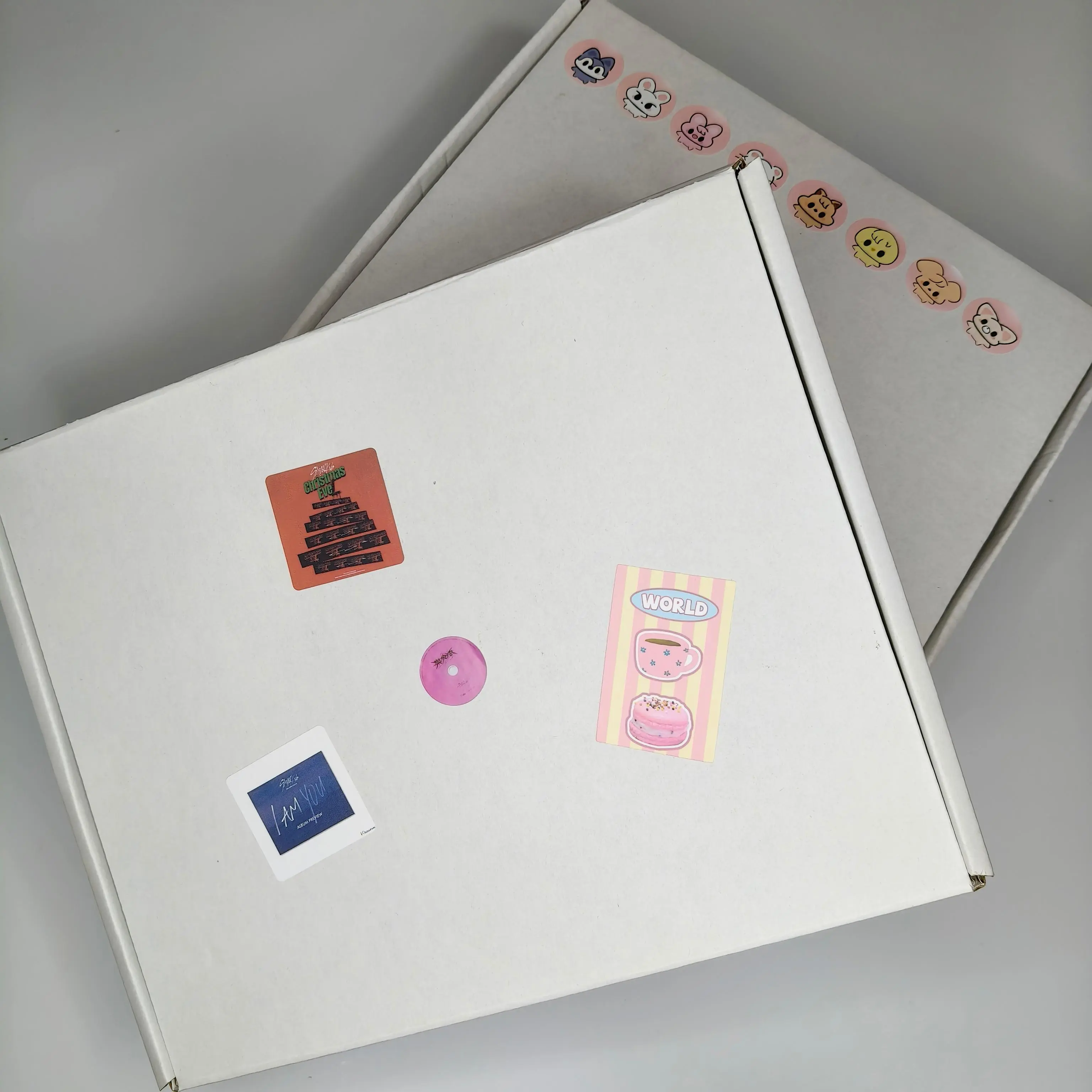 KPOP STAY Version Gift Box with 10 Items, Including Stickers for DIY Scrapbooking & Stamping, Sticker, Gift Idea, Box For Gift