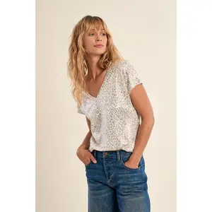 Iridescent Leopard Print V-Neck Tee – Flattering Straight Fit Short Sleeve Top