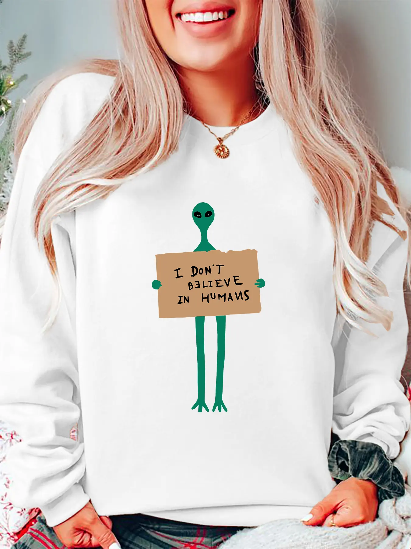 Women's Cartoon Alien Print Round Neck Sweatshirt, Casual Fitted Design for Fall & Winter, Comfortable Daily Wear