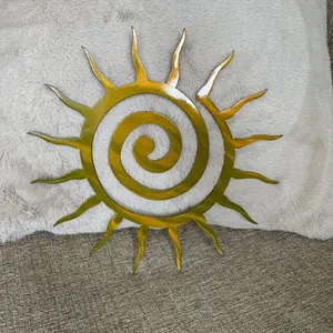 1pc Vintage Spiral Sun Wall Art - Metal Art Decorations, Artistic, Abstract Pattern, Perfect for Outdoor Patio & Porch Decor | Ideal Housewarming Gift, Outdoor Wall Art