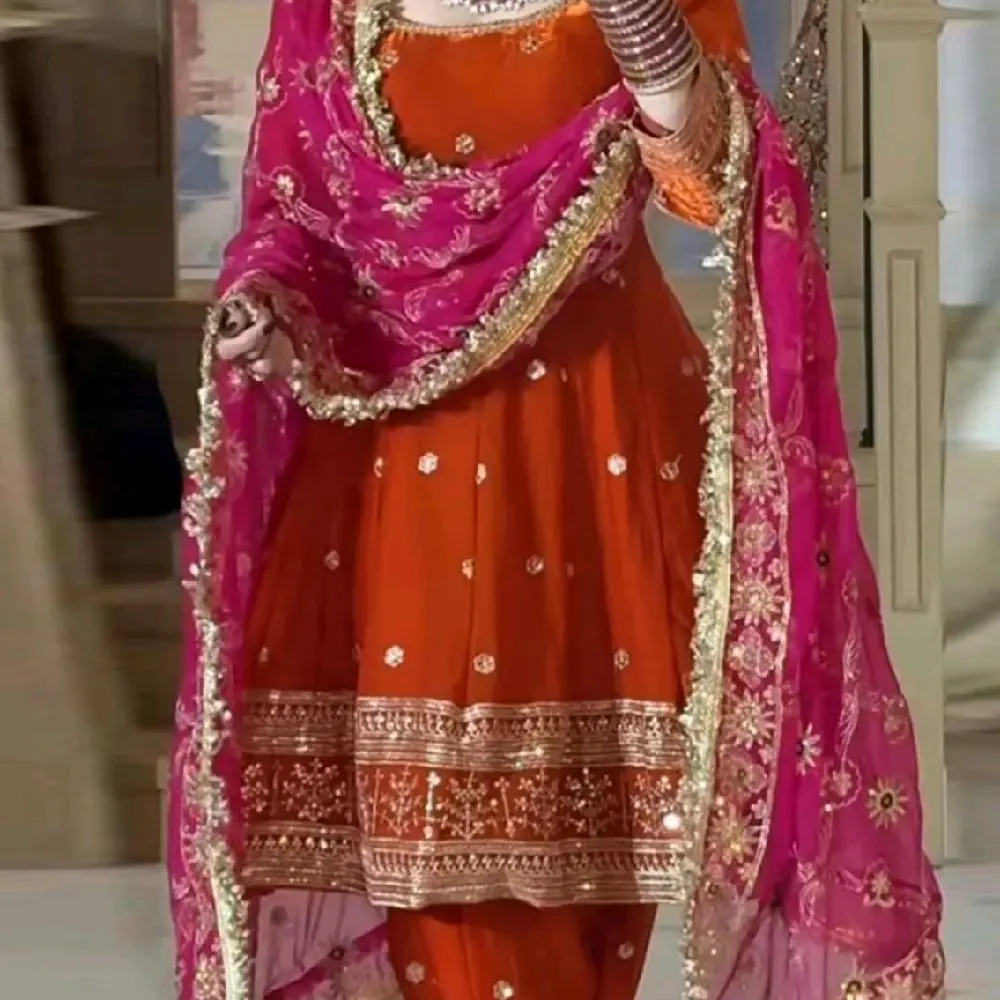 Womenswear Beautiful Suit with pink Dupatta Asian Casual Clothes Elegance Elegant Fashion Formal Feminine