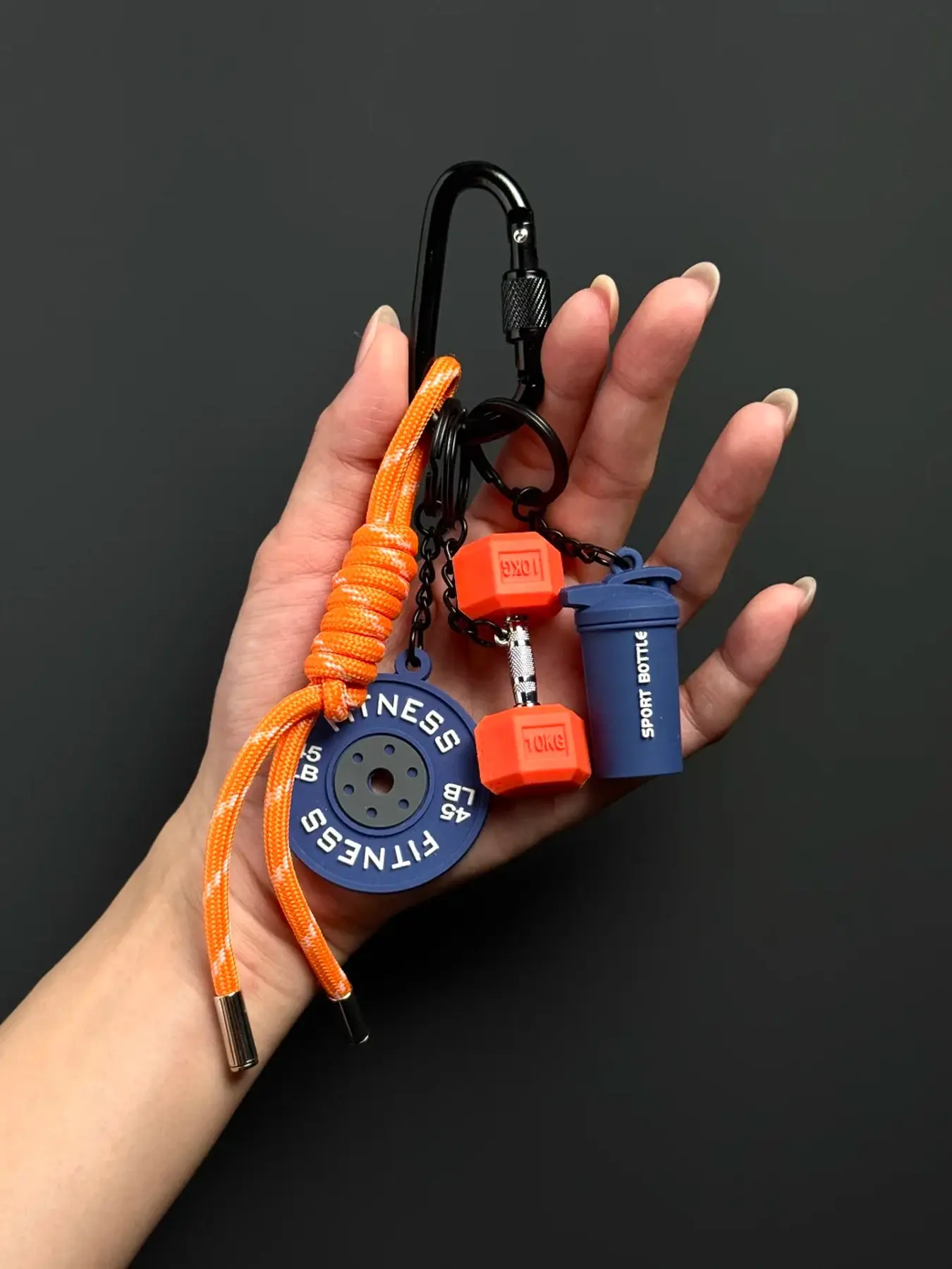 Fitness-Style Mini Dumbbell And Barbell Aesthetic Keychain With Trendy Color-Block Design, Includes Sports Water Bottle Detail. Can Hang On Bags Or Keys, Perfect For Everyday Streetwear Or Gym Outfits, Portable Accessory.