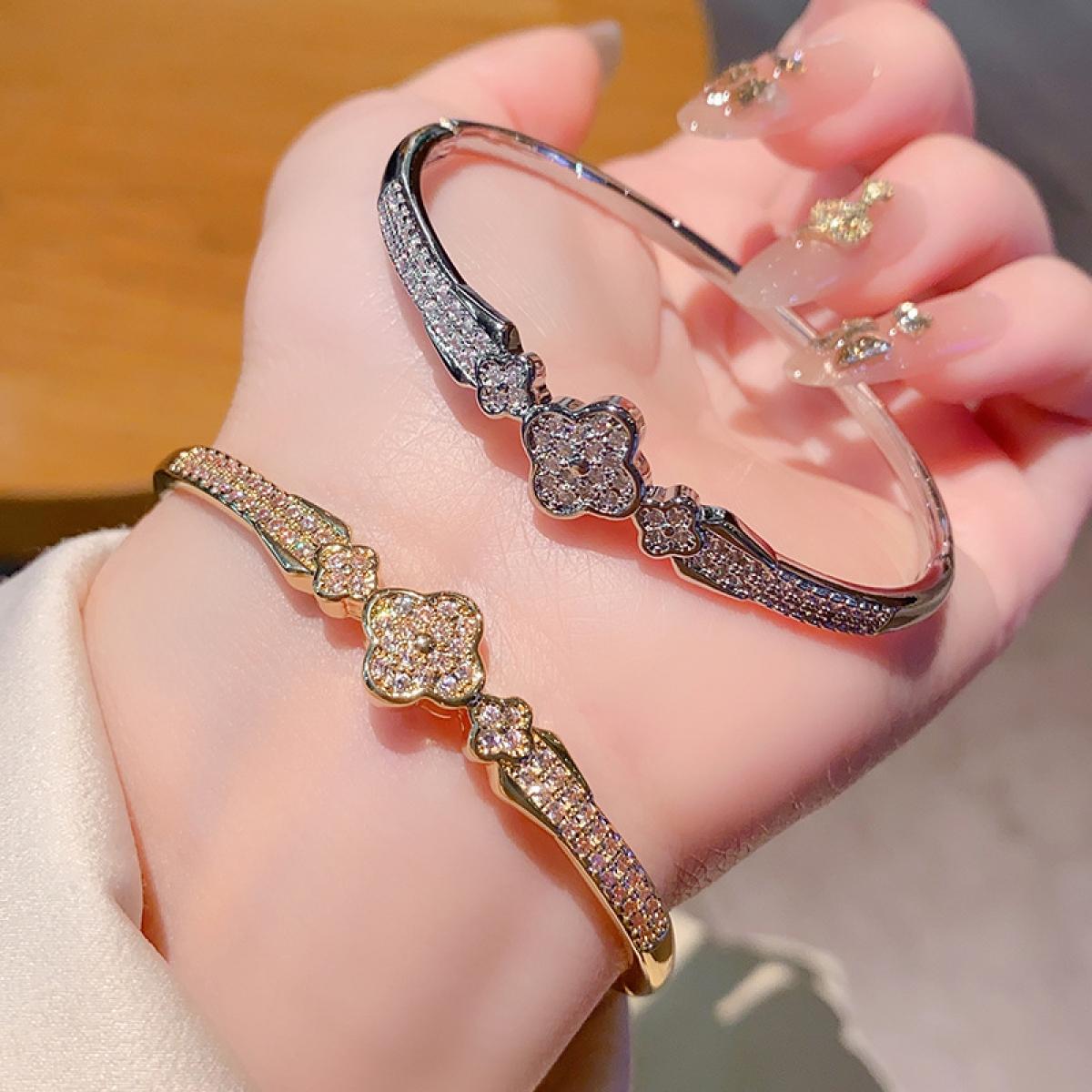 Luxury Clover Bangle Bracelet for Women, Elegant Floral Motif Sparkle Bangle, Premium Polished Statement Bangle, Trendy Aesthetic Formal Jewelry, Timeless Anniversary Birthday Gift for Her