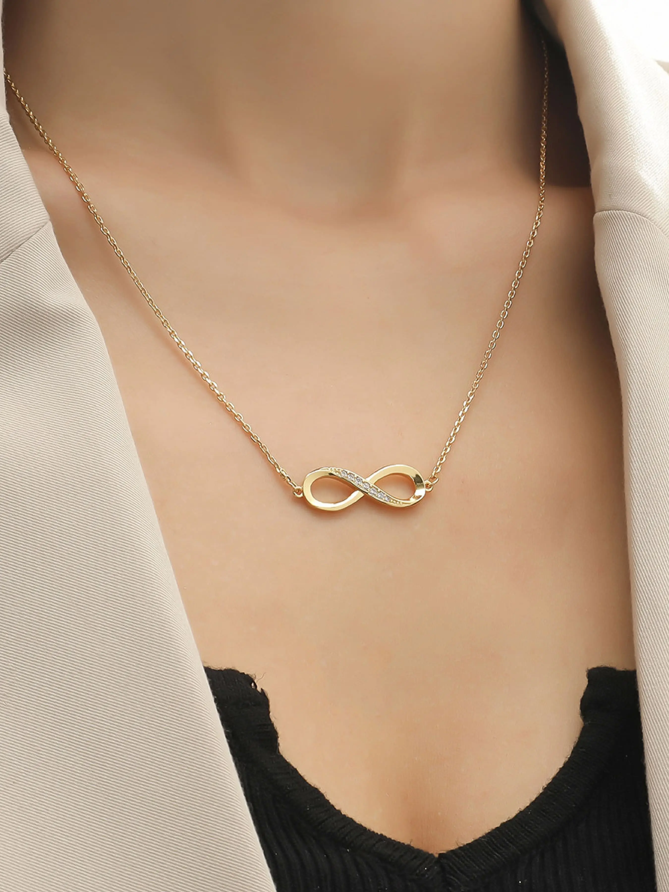 Infinity Bling Copper Pendant Necklace with Rhinestones, Elegant Jewelry Accessories for Women, Exquisite Jewelry Gift, Perfect Gift for Special Occasions and Everyday Wear