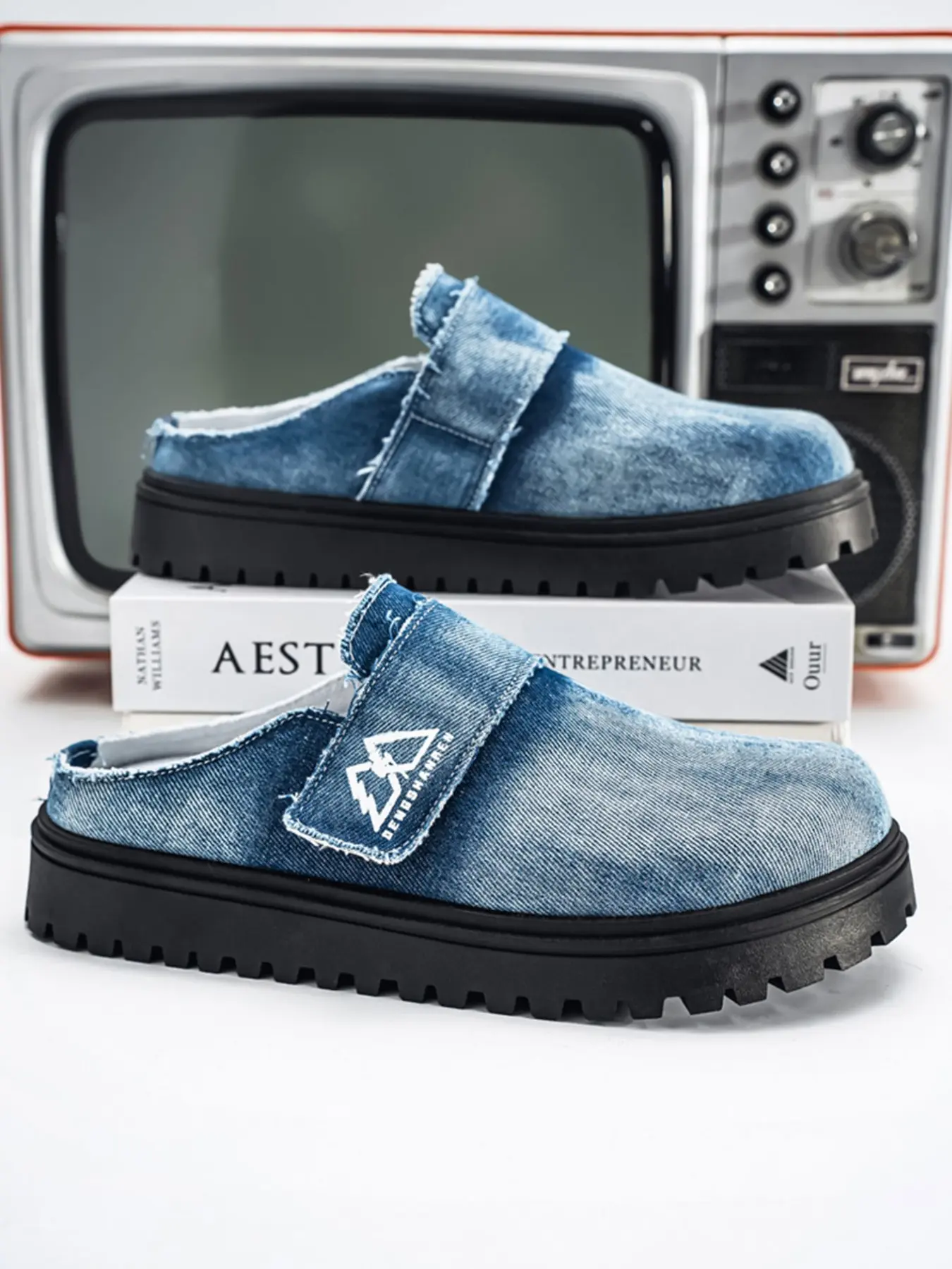 Summer New Men's Washed Vintage Denim Shoes, Frayed Edge Design, Slip-On Convenience, Thick Soled Mules, Versatile for Home, Street, Commute, Walking Shoes
