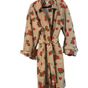 Strawberry print canvas trench, classic, oversized fit