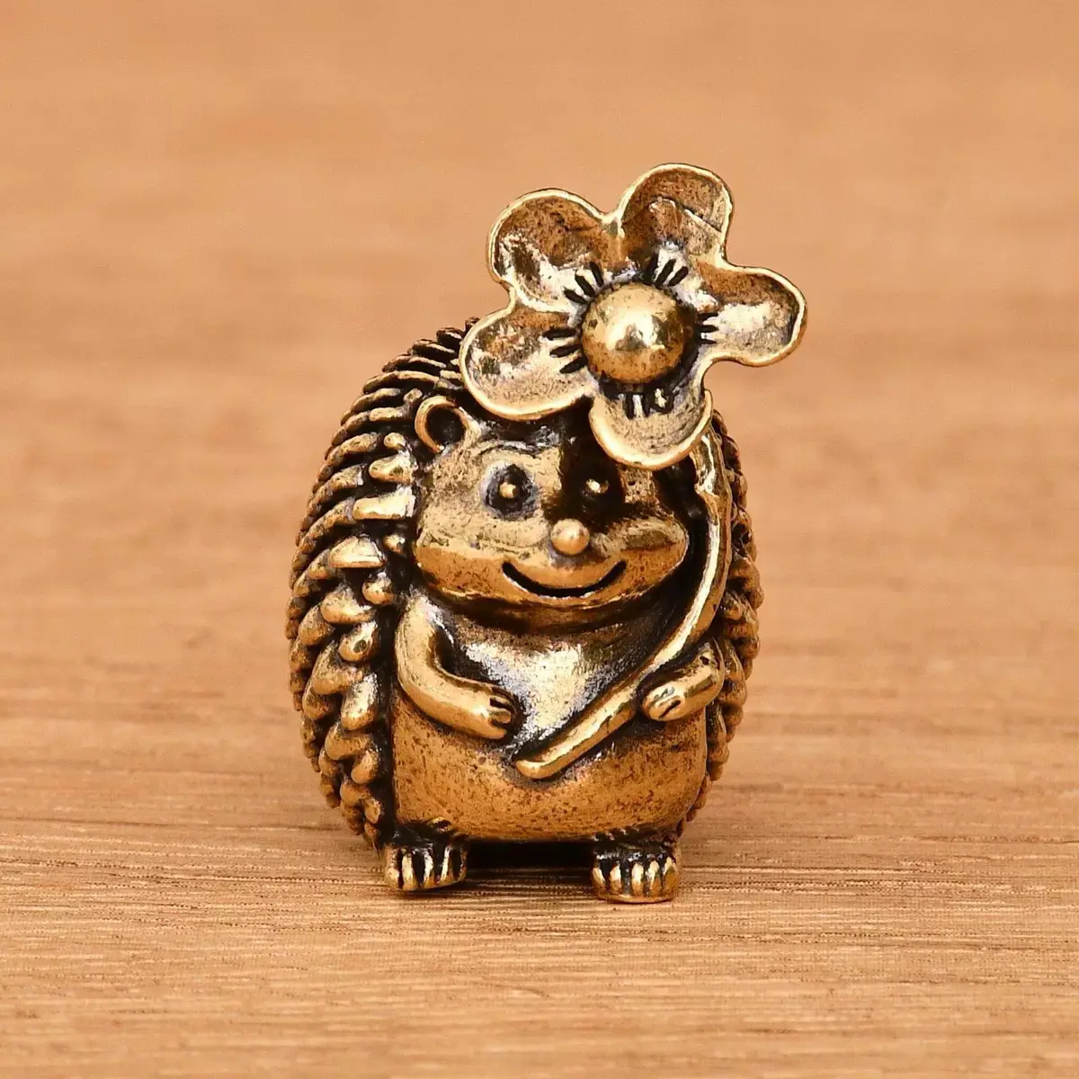 Vintage Bronze Handheld Hedgehog Statue, Decorative Figurines, Decorative Piece, Vintage Home Decor, Animal Design, Animal Decorations, Film-Themed Decor, Collectible Room Decor, Avid Collectors, Ideal for Various Rooms, Desktops, Gardens, Christmas