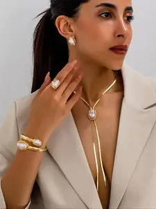 Valentine's Day French Fashion Baroque Irregular Pearl Jewelry Set, High-End Versatile Wear Necklace Bracelet Earrings Ring, Suitable for All Occasions, Elegant Set