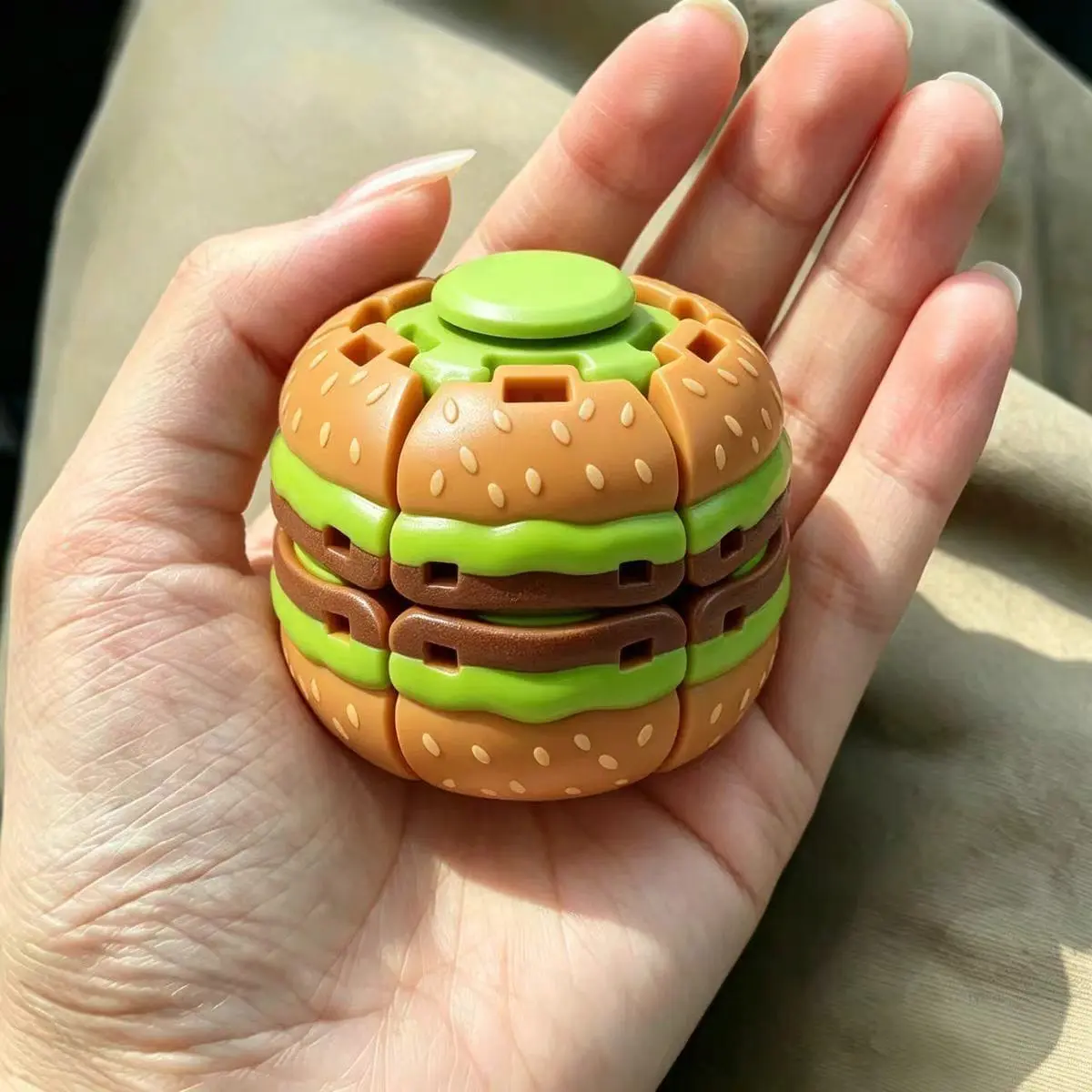 Press-to-Spin Transforming Burger Fidget Toy, High-Speed Rotating Stress Relief Sensory Desk Toy Fidget Sensory Product Stress Relief Gadget