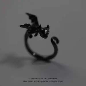 Women's Flying Dragon Artificial Gemstone Ring - Black Band Ring Finger Jewelry, Cool Versatile Fashion Accessory, Ideal Gift for Daily Wear & Casual Heels Pairing
