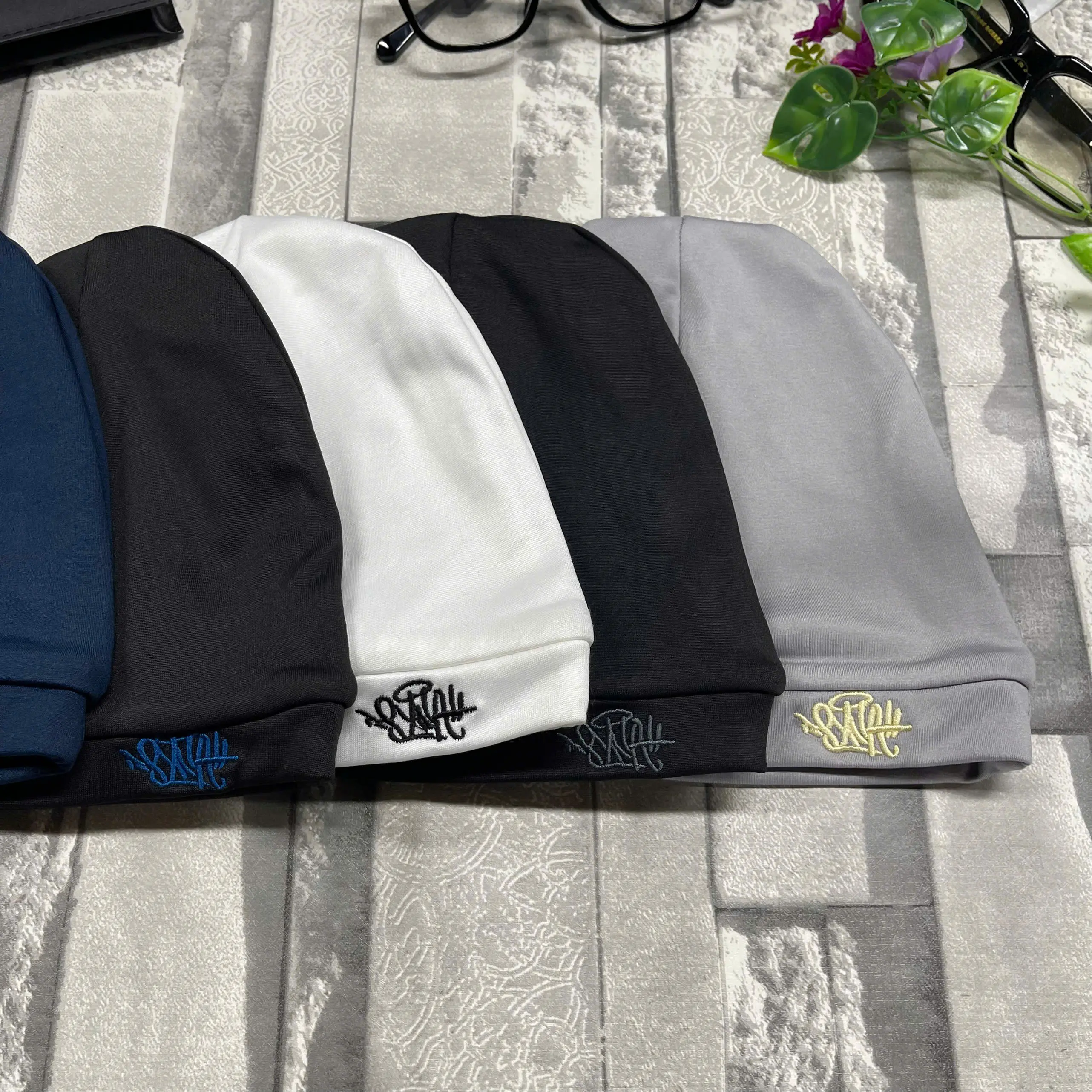Syna World OG Skullcap Beanie, Unisex Knit Winter Hat, Streetwear Beanie, Warm Cozy Everyday Cap for Men & Women