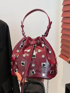 Fashionable shiny leather design, personalized trendy style, hollow metal ring pearl cuff one-shoulder underarm bag, niche design one-shoulder bag, suitable for daily travel, shopping and dating, etc. Casual Shoulder Bag, Casual Handbag Satchel