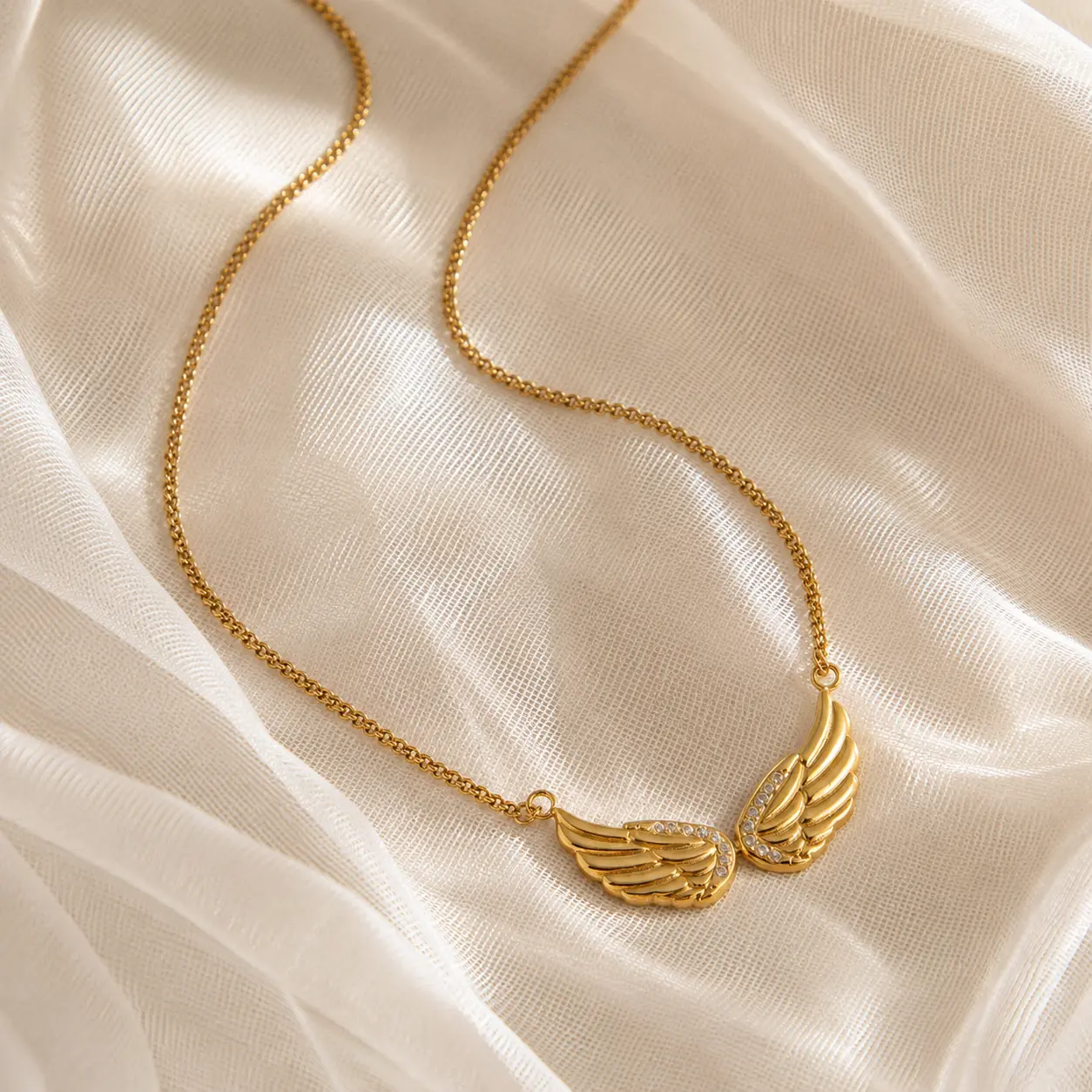 Women's Sparkling Gold Angel Wings Stainless Steel Necklace, Waterproof, Hypoallergenic Everyday Jewelry Gift, Sparkling Gold Necklaces, Statement Style, Accessory Goals, Fashion Necklace, Long Chain