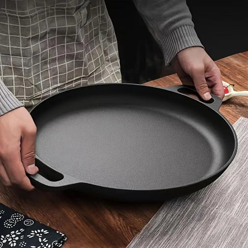 Premium Cast Iron Wok 28-30cm Sizes Even Heat Distribution Multi-purpose for Frying Grilling Steaming Deep-Frying Non-toxic Easy to Clean Black Flat Bottom Pan Durable Non-Stick Outdoor Kitchen Use Multi-functional non-stick pan: Perfect for pizza!