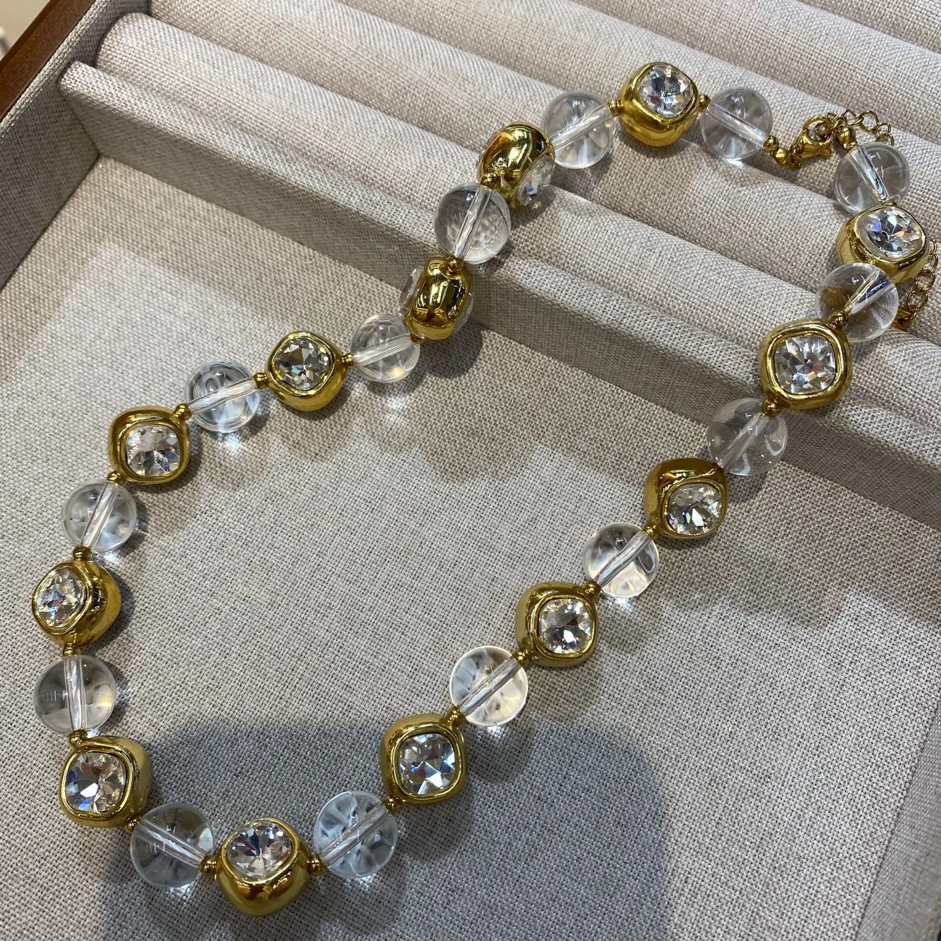 Modern Crystal Beads Choker Necklace for Women, French-Style Collar with Transparent Round Balls and White Accents, Chocker Necklace, Female, White Crystal, Trendy Same Style, Modern Non-Natural Crystal Necklaces & Pendants