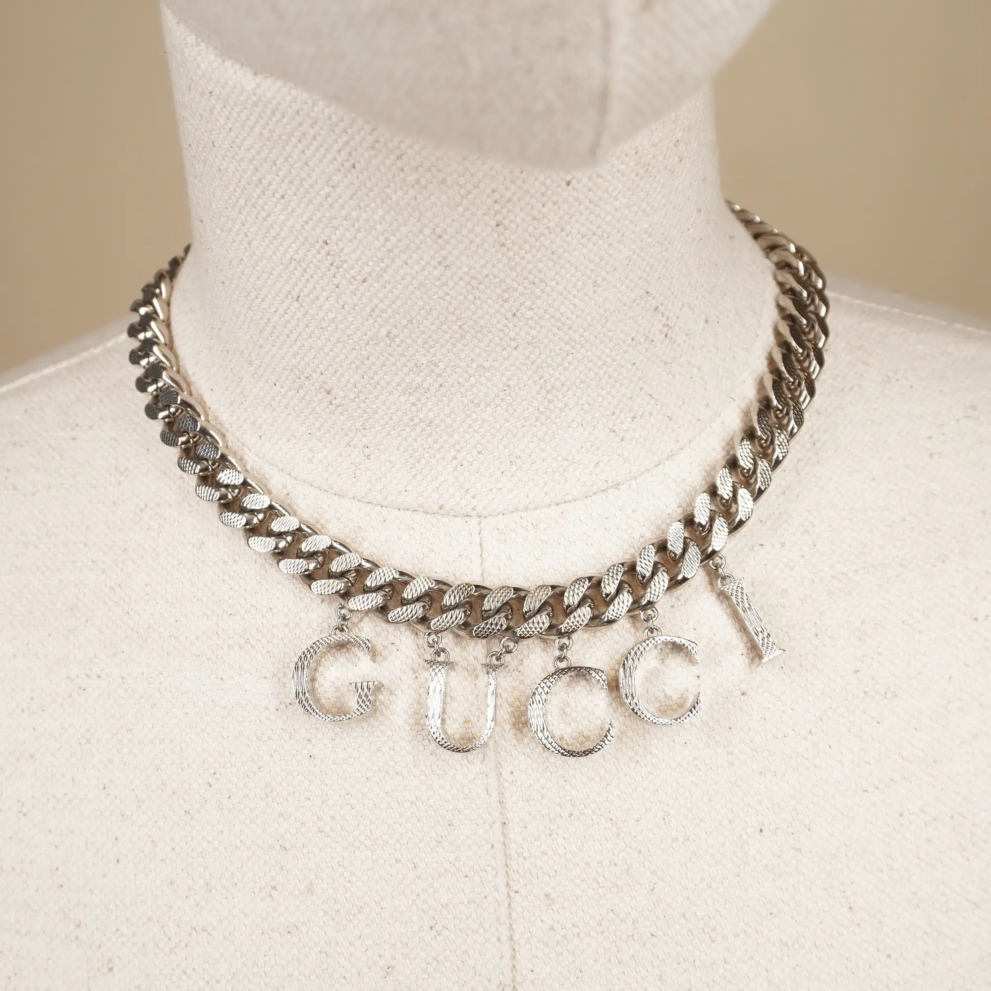 Pre-owned GUCCI GG Script Choker Necklace Silver