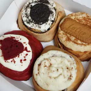 Tasteful Sweets: Cinnamon Roll 4 Pack