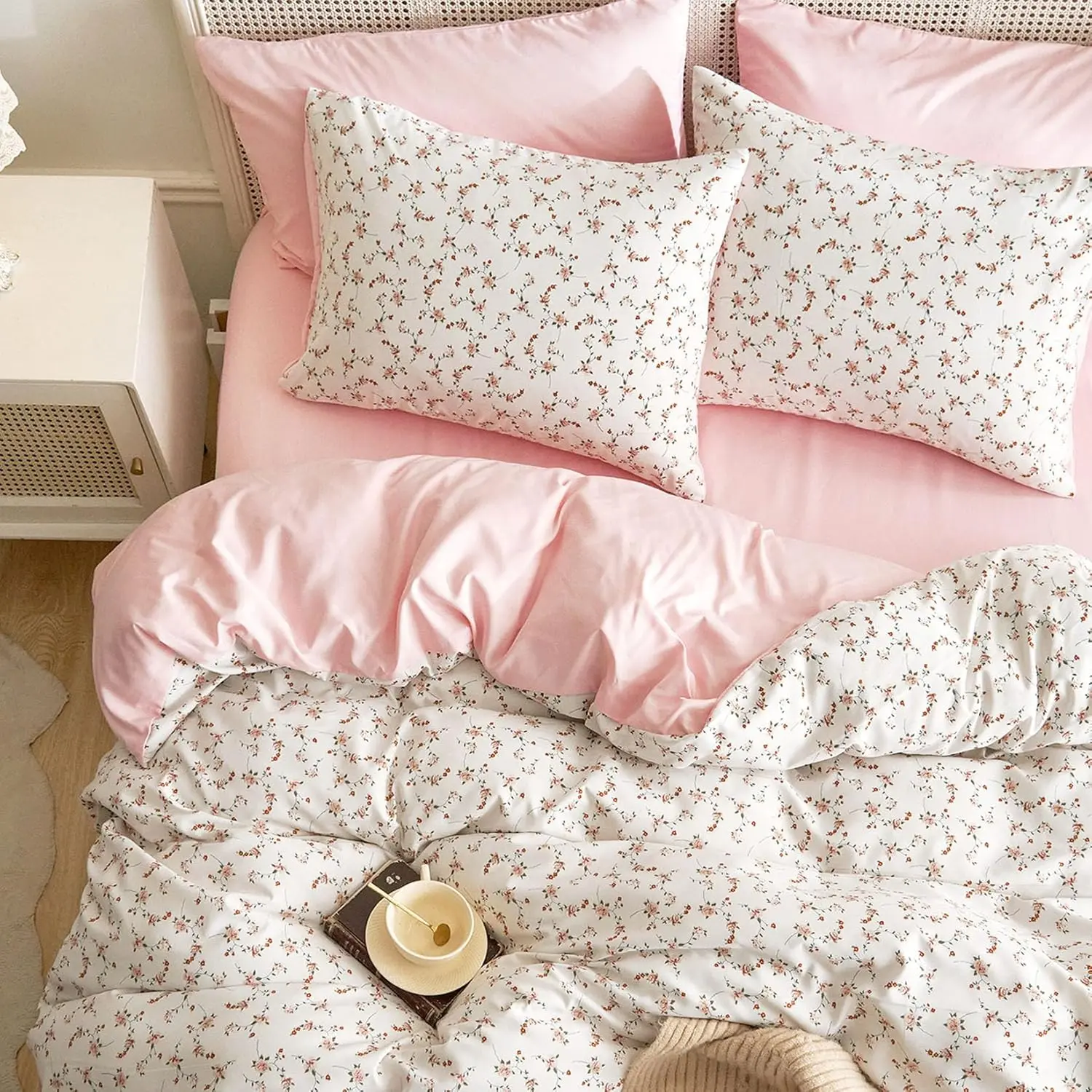 - Floral Comforter Set,  Cottagecore Aesthetic Cute Flower  for Women Teen Girls, Soft Lightweight Dorm Beddg, 3 count, Pk,  Size