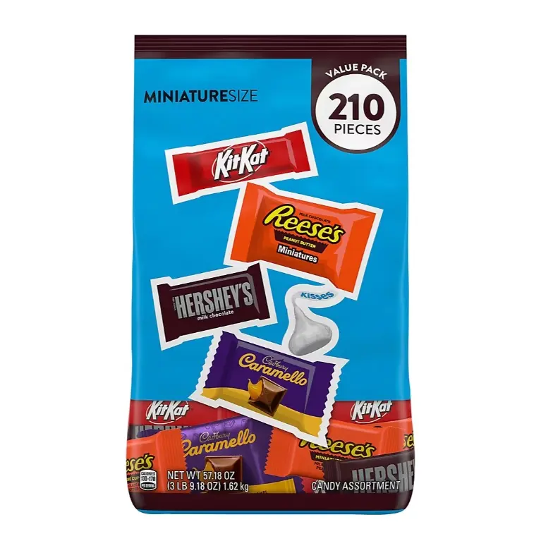 Hershey's Assorted Milk Chocolate Candy Value Pack, 210 ct. Candy Assorted: KitKat, Reese's penaut butter, Hershey's milk Chocolate, Cara,ello