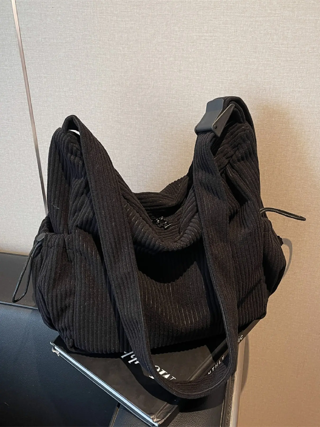 Women's Corduroy Tote Bag, Zip Closure, Large Capacity Commuter Shoulder Bag, Stylish and Durable, Perfect for Daily Use, Everyday Bags, Casual Crossbody Tote Bag, Textured Commuter Bag