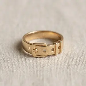 Anillo sólido de oro hecho artesanalmente