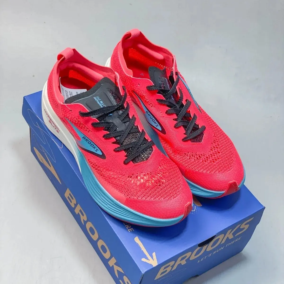 Red-Cyan 2-Tone Racing Running Sneakers, Brand-New Breathable Perforated Mesh Trainers with Shock-Absorbing Cushion, Lightweight Support Footwear for Marathon Road Training (Multi-Size Sports Shoes)