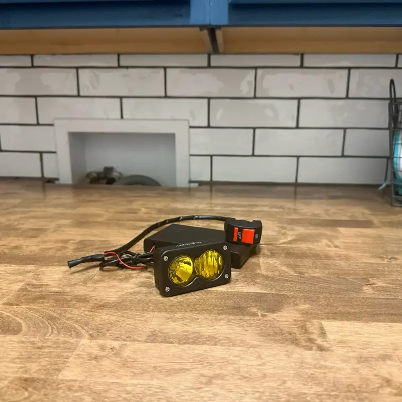 Battery powdered Baja light