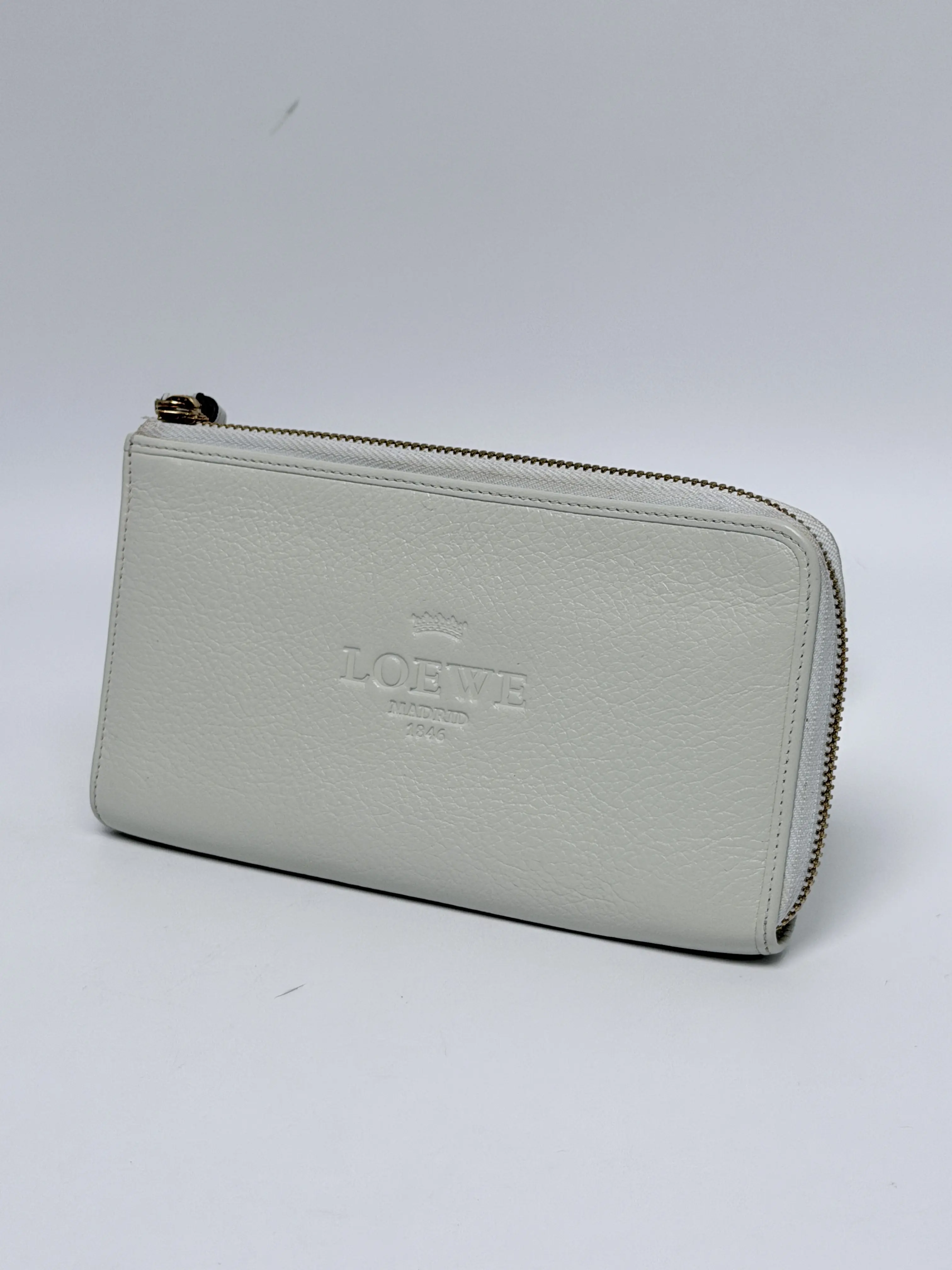Pre-owned Loewe Leather Clutches & Wristlets Heritage Logo Zip Around Long Wallet Off White JD020LE