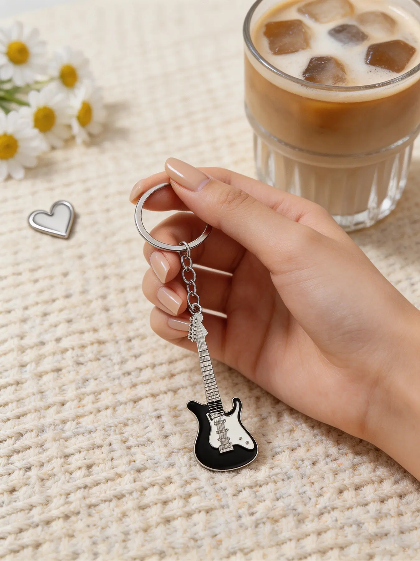 6 Piece Colorblock Alloy Guitar Keychain, Bass and Electric Guitar Keyring, Music Lover Mini Instrument Keychain, Street Style, Fashion Keychain, Miniature Size